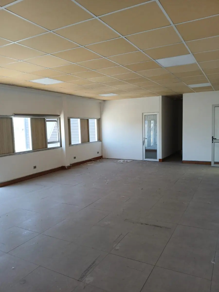 Arriendo Galpon Con Oficina Y Showroom Frente A La Radial