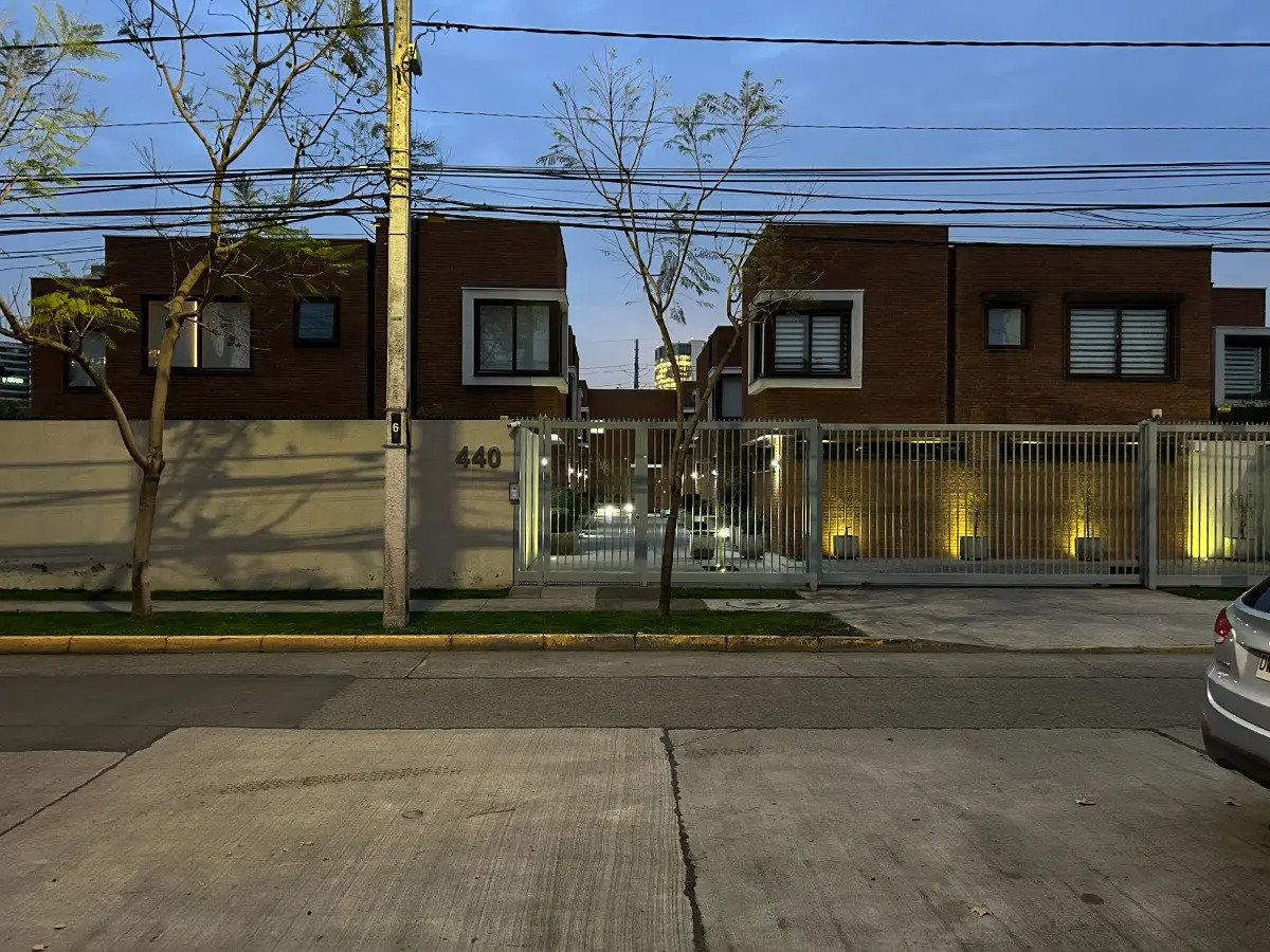 Venta Casa NO 3D 3B 2E 2Bd Metro Manquehue - Apumanque - Las Condes