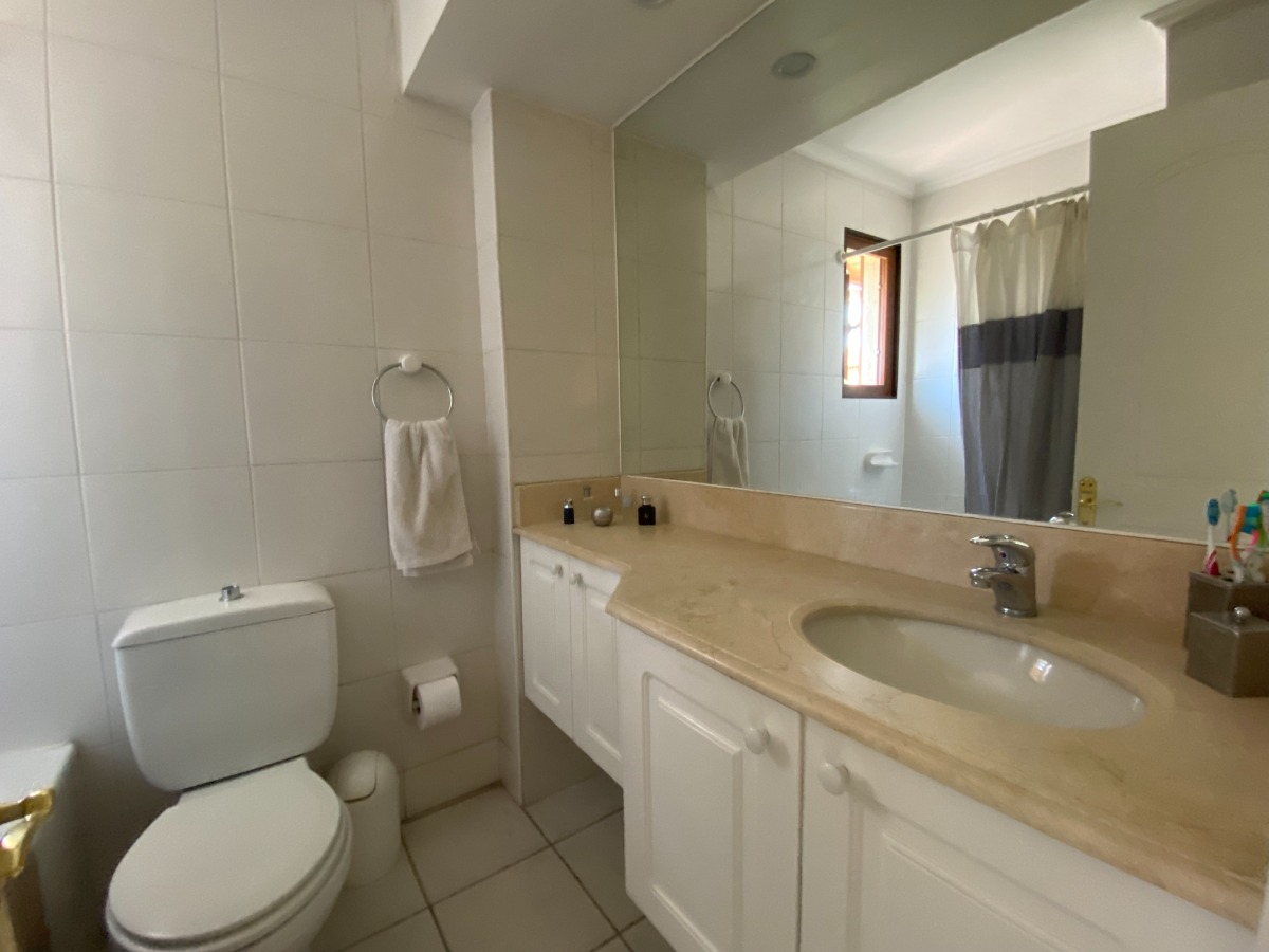 Venta Casa NO 3D en suite Walk-in cl&oacute;set 3B 2E 1B El Huinganal - Lo Barnechea