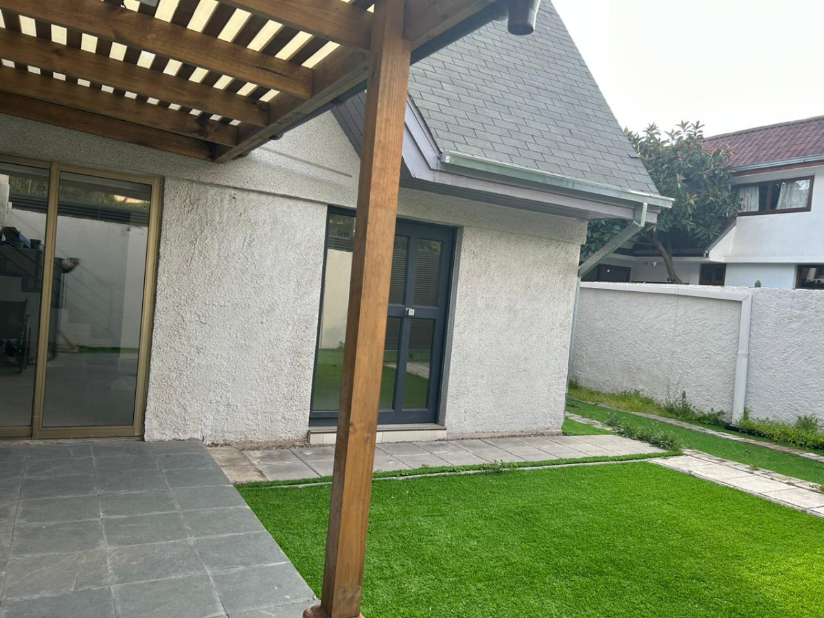 Arriendo Casa NO 3D 2B 2E Los Dominicos - Las Condes
