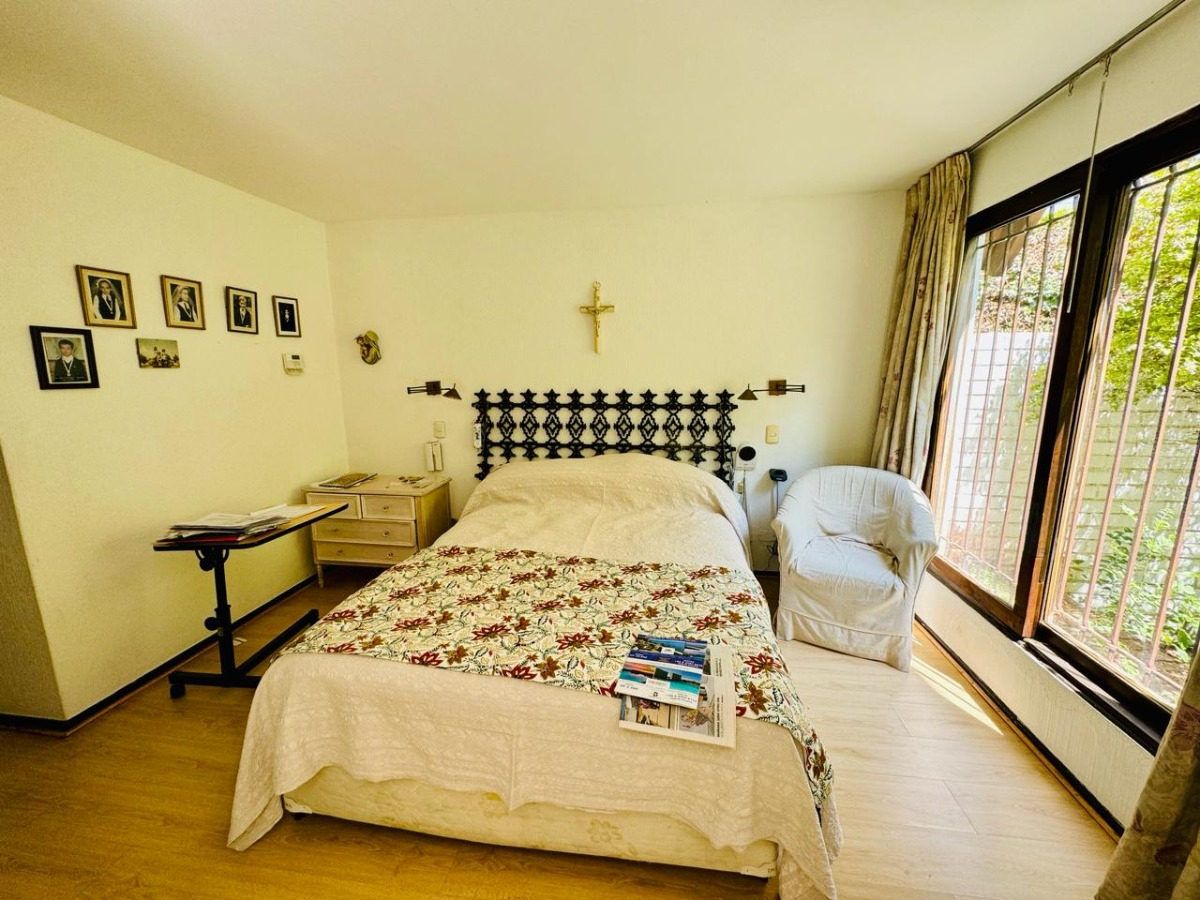 Venta Casa NO 4D Walk-in cl&oacute;set 3B 3E 1B Borde R&iacute;o - Casa Piedra - Vitacura