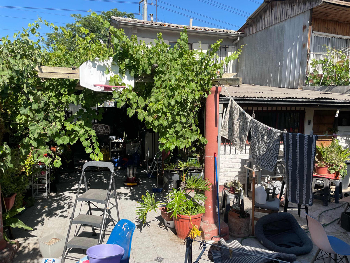 Casa Comercial Con Taller Y Galp&oacute;n