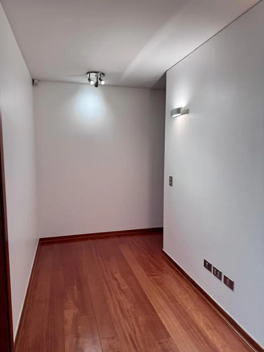 Arriendo Departamento NP 4D en suite Walk-in cl&oacute;set 4B 2E 1B Santa Mar&iacute;a de Manquehue - Vitacura