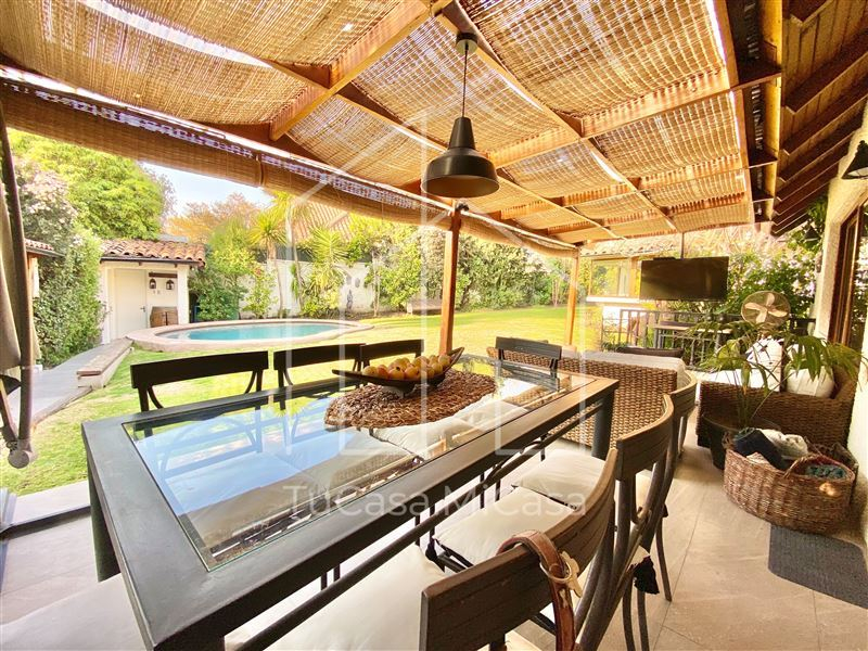 Venta Casa Nor-Oriente 4D en suite Walk-in cl&oacute;set 3B 2E 1B San Carlos de Apoquindo - Las Condes