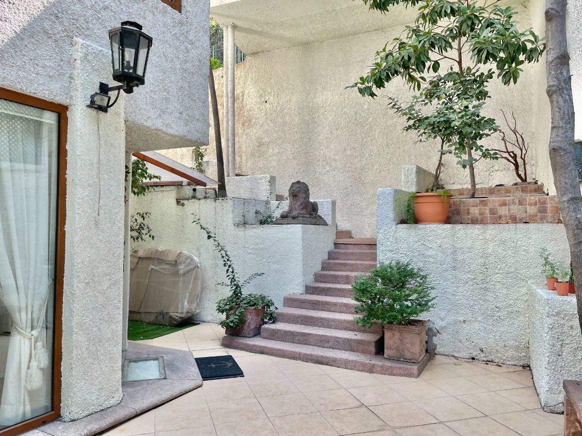 Venta Casa S 5D en suite Walk-in cl&oacute;set 5B 3E 1B Barrio El Golf - Las Condes