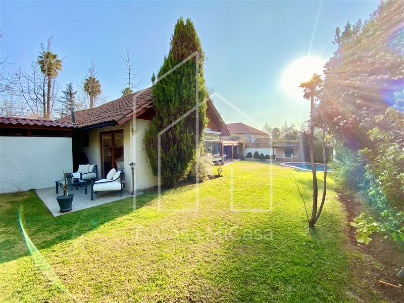 Venta Casa Nor-Oriente 4D en suite Walk-in cl&oacute;set 3B 2E 1B San Carlos de Apoquindo - Las Condes