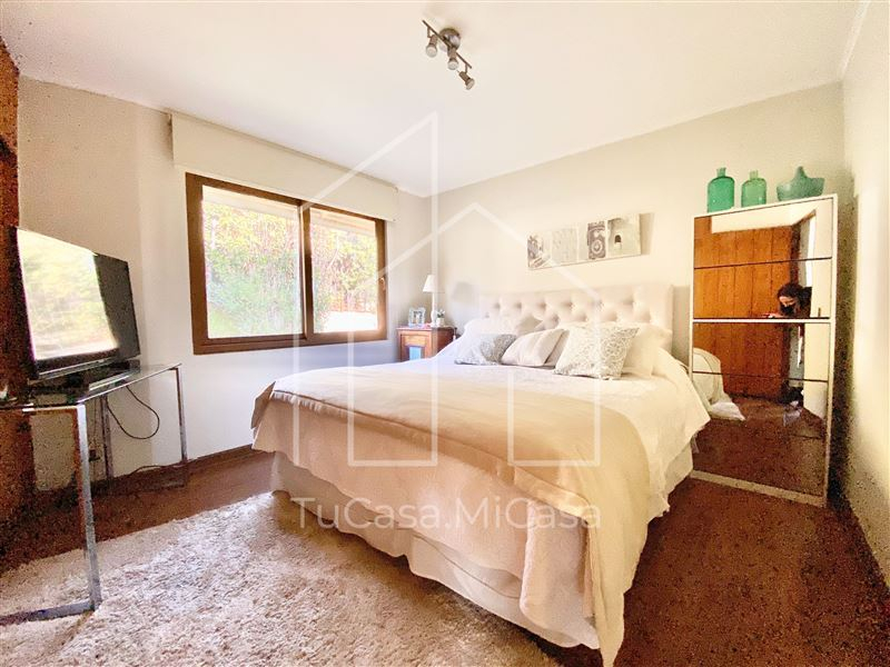 Venta Casa Nor-Oriente 4D en suite Walk-in cl&oacute;set 3B 2E 1B San Carlos de Apoquindo - Las Condes