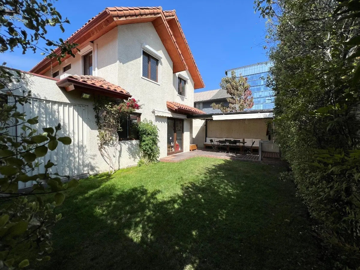 Venta Casa NO 4D en suite Walk-in cl&oacute;set 4B 2E 1B Villa El Dorado - Vitacura