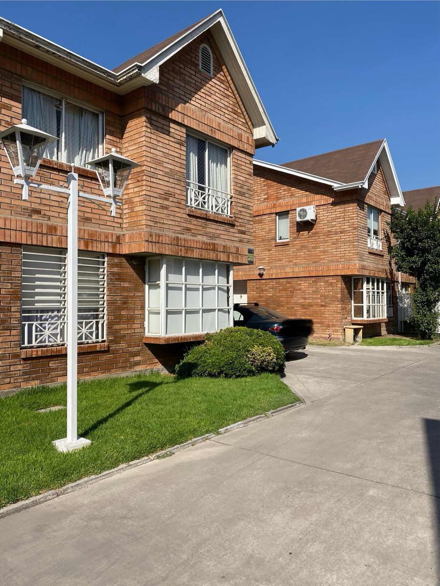 Arriendo Casa 4D 4B 2E Metro Pr&iacute;ncipe de Gales - Country Club - La Reina