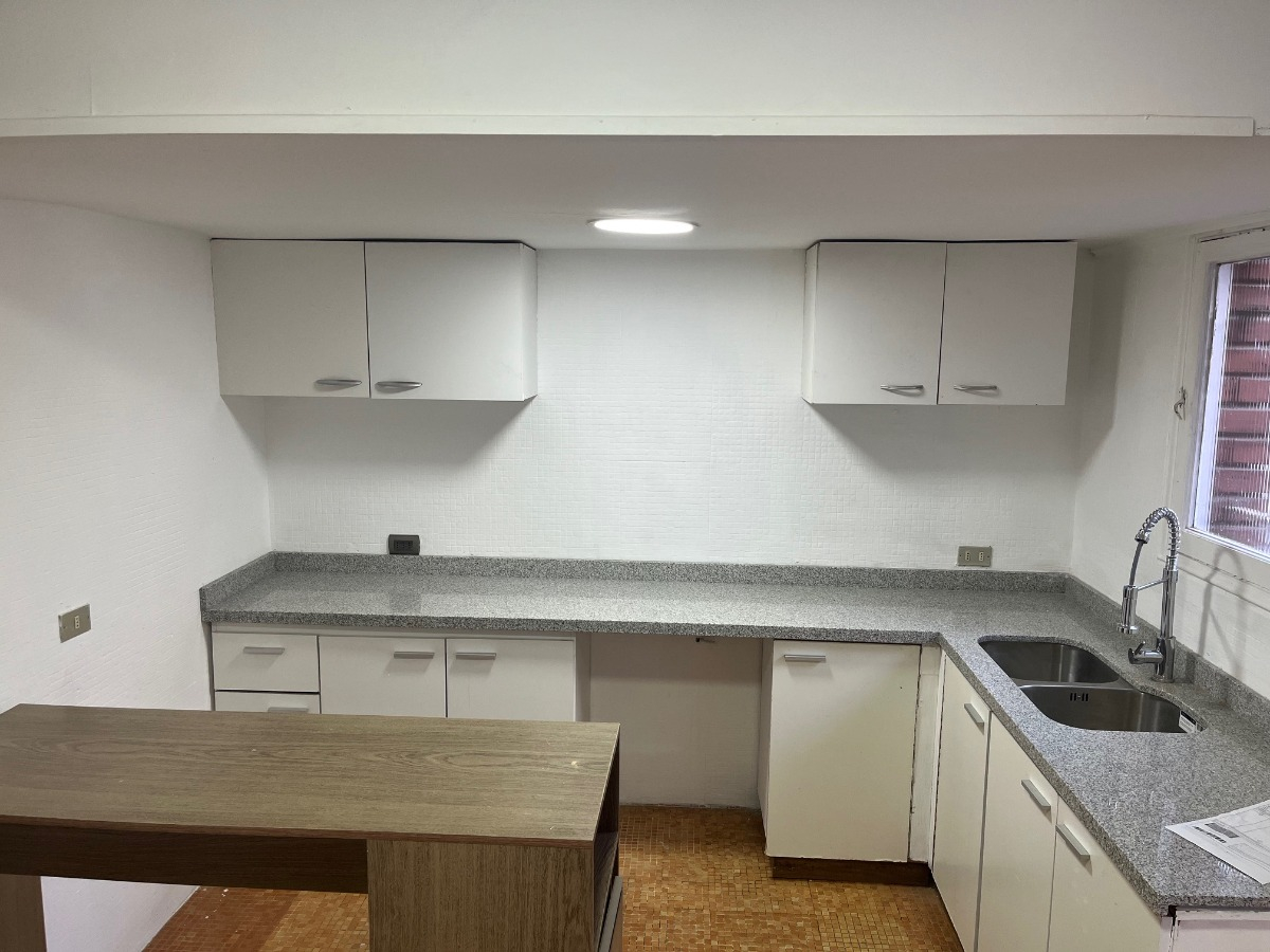 Arriendo Casa NO 3D 2B 1E Metro Escuela Militar - Las Condes