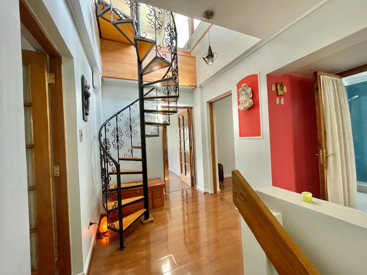Venta Casa S 5D en suite Walk-in cl&oacute;set 5B 3E 1B Barrio El Golf - Las Condes