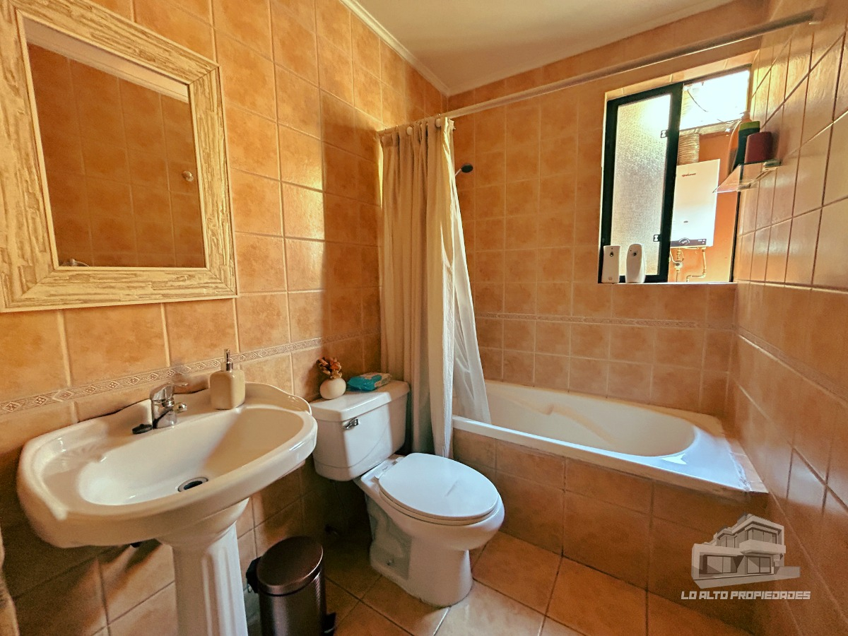 Venta Casa 5D en suite Walk-in cl&oacute;set 4B 4E 1B Metro Sim&oacute;n Bolivar - La Reina