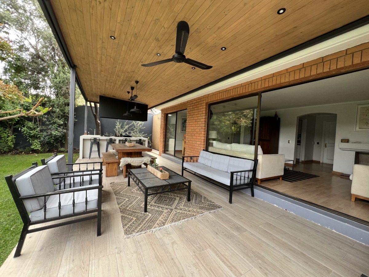 Venta Casa NP 6D en suite Walk-in cl&oacute;set 4B 2E 2B San Carlos de Apoquindo - Las Condes