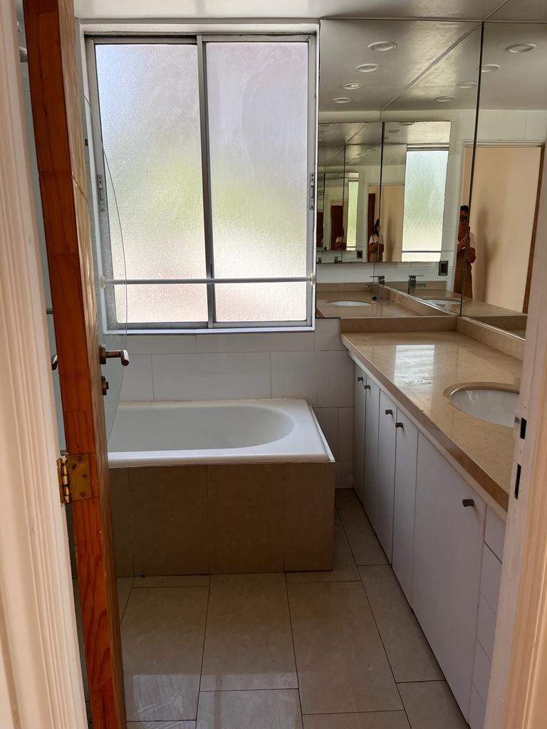 Arriendo Departamento 2D Metro Escuela Militar - Las Condes