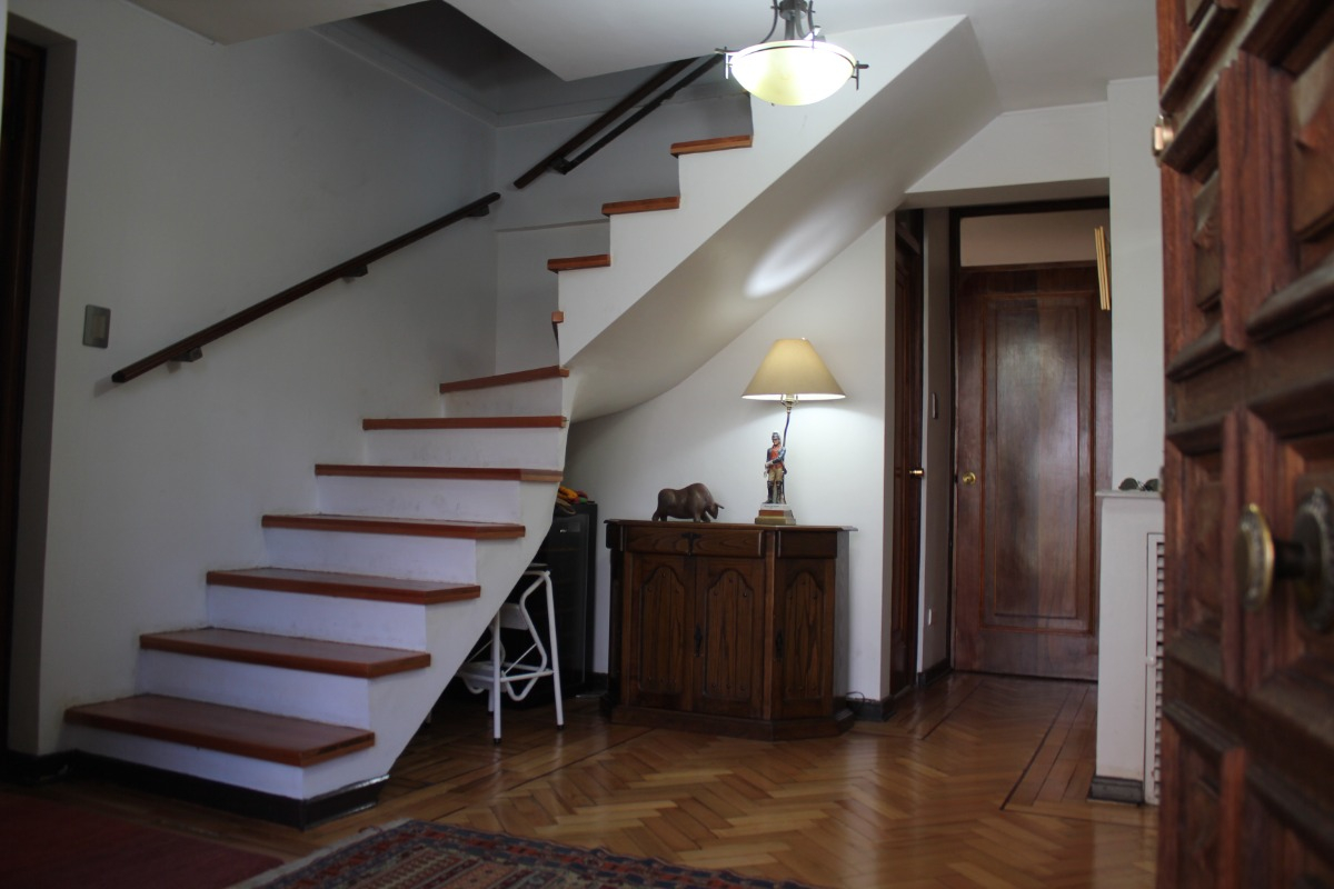 Venta Casa 7D en suite 4B 3E 1B Borde R&iacute;o - Casa Piedra - Vitacura