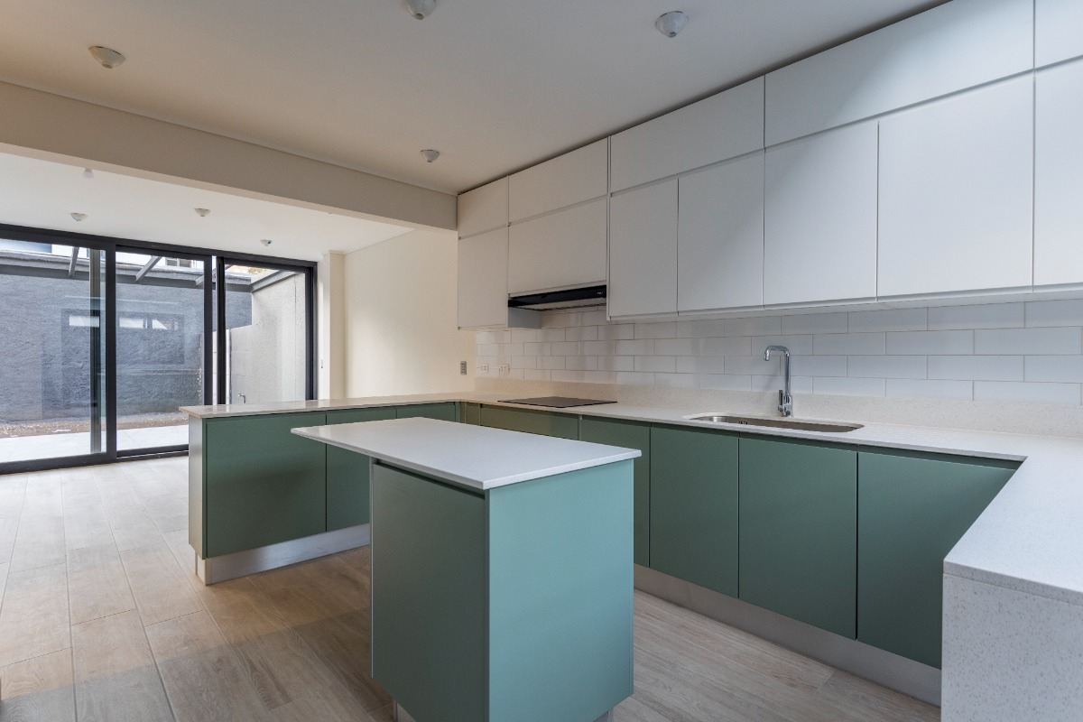 Arriendo Casa NO 6D en suite Walk-in cl&oacute;set 4B 2E 1B Barrio El Golf - Las Condes