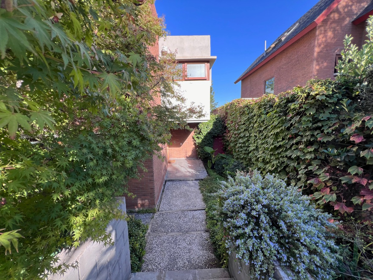 Arriendo Casa NP 4D en suite Walk-in cl&oacute;set 4B 2E 1B San Carlos de Apoquindo - Las Condes