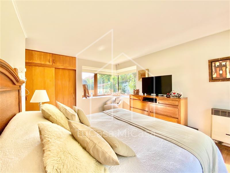 Venta Casa Nor-Oriente 4D en suite Walk-in cl&oacute;set 3B 2E 1B San Carlos de Apoquindo - Las Condes