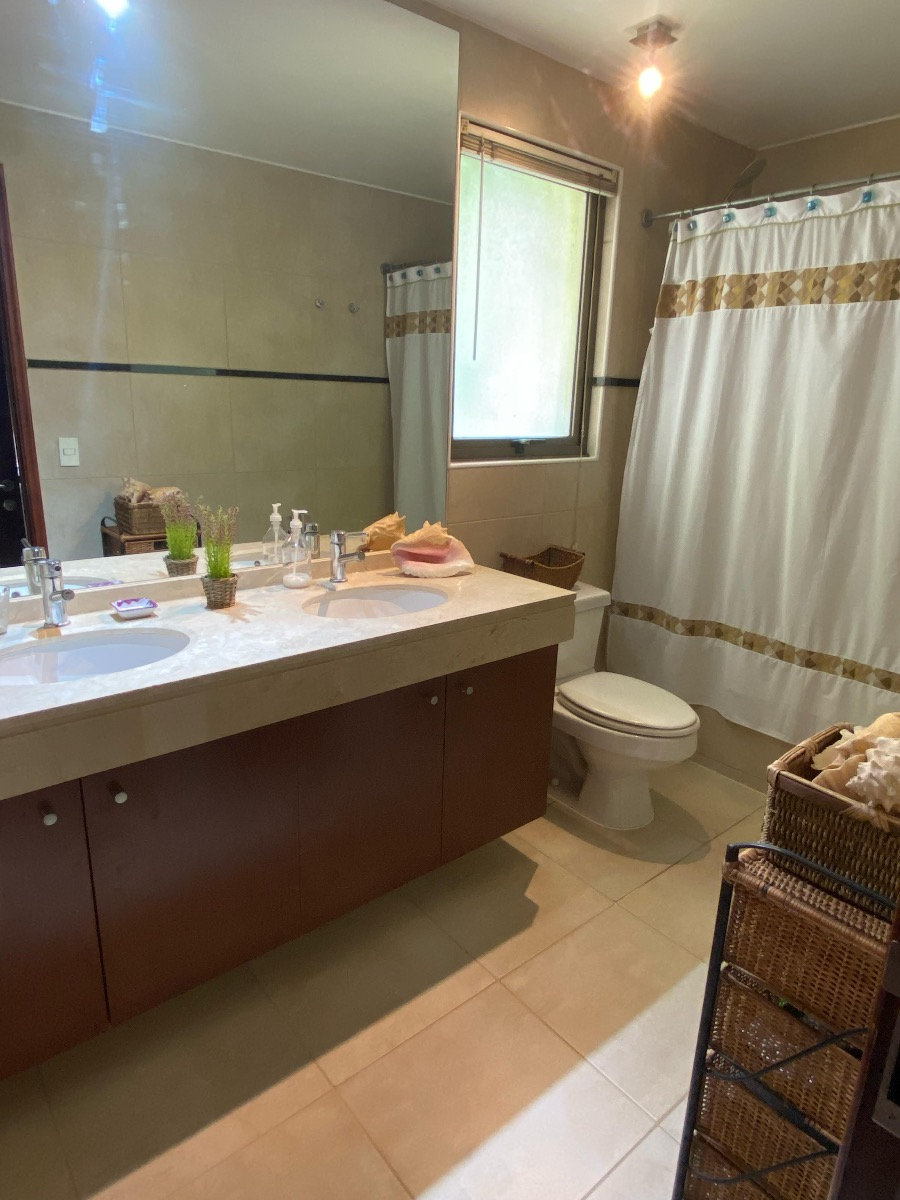 Venta Casa 6D Walk-in cl&oacute;set 4B 2E 2B San Carlos de Apoquindo - Las Condes