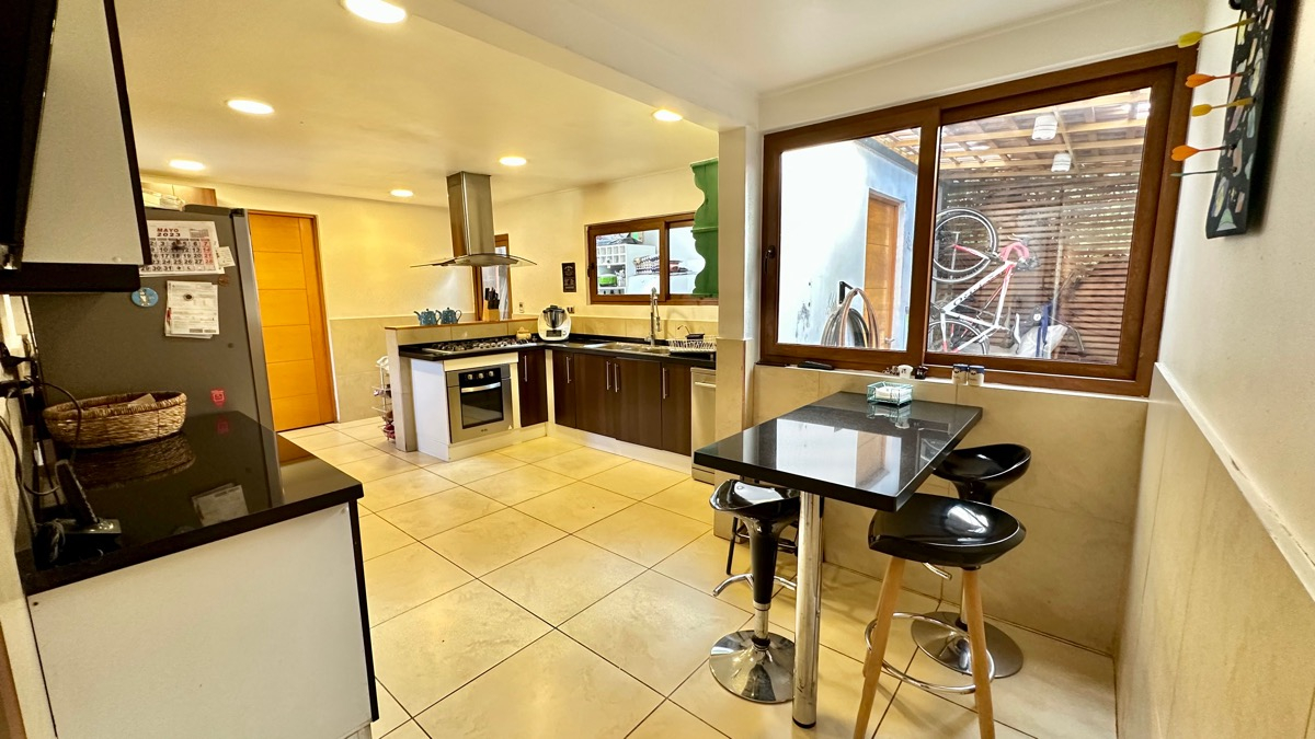 Venta Casa O 5D en suite Walk-in cl&oacute;set 4B 2E 1B Chicureo - Colina