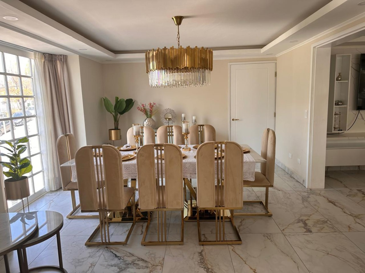 Arriendo Casa NO 4D en suite Walk-in cl&oacute;set 6B 3E 1B Los Dominicos - Las Condes