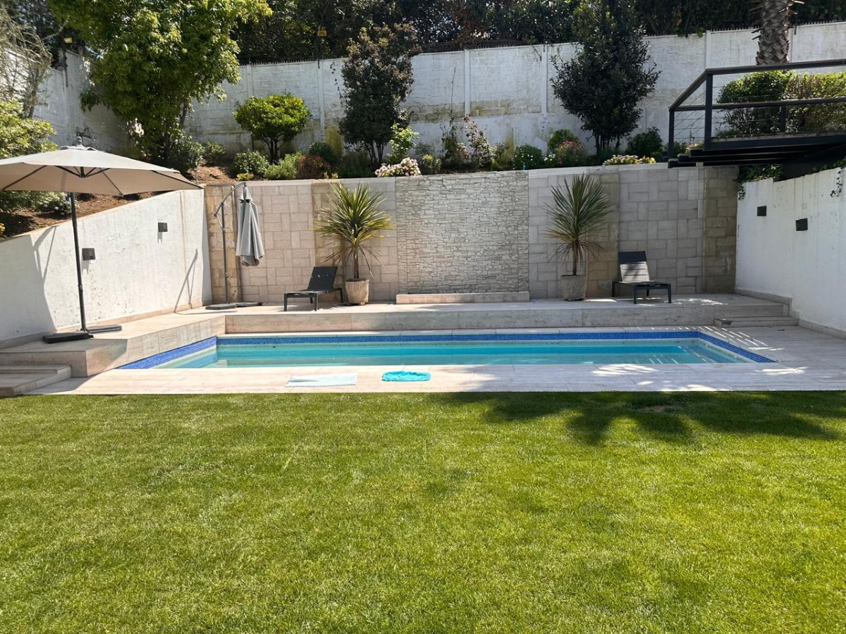 Arriendo Casa NO 4D en suite Walk-in cl&oacute;set 6B 3E 1B Los Dominicos - Las Condes