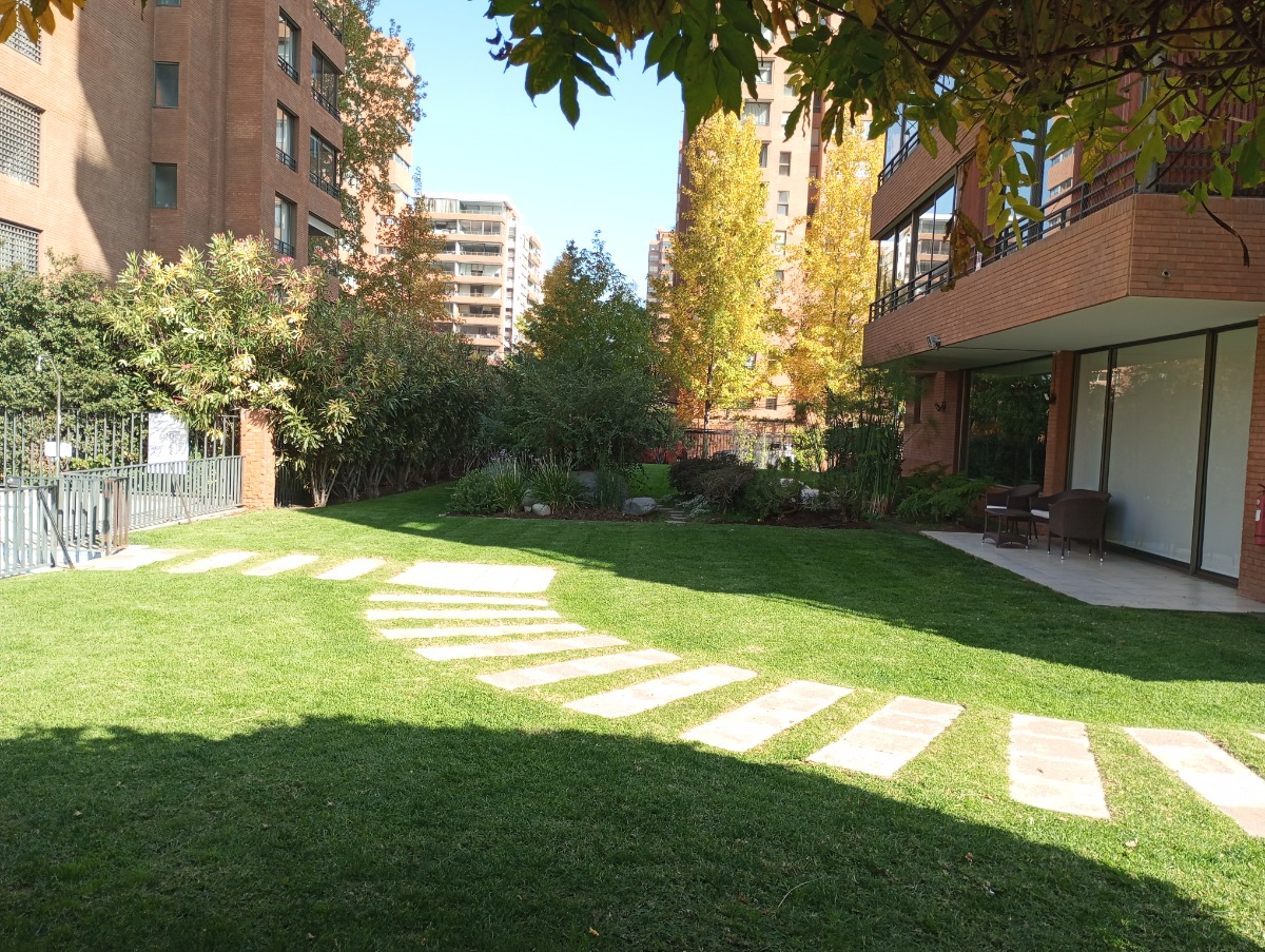 Arriendo Departamento NO 4D en suite Walk-in cl&oacute;set 2B 2E 1B Metro Manquehue - Apumanque - Las Condes