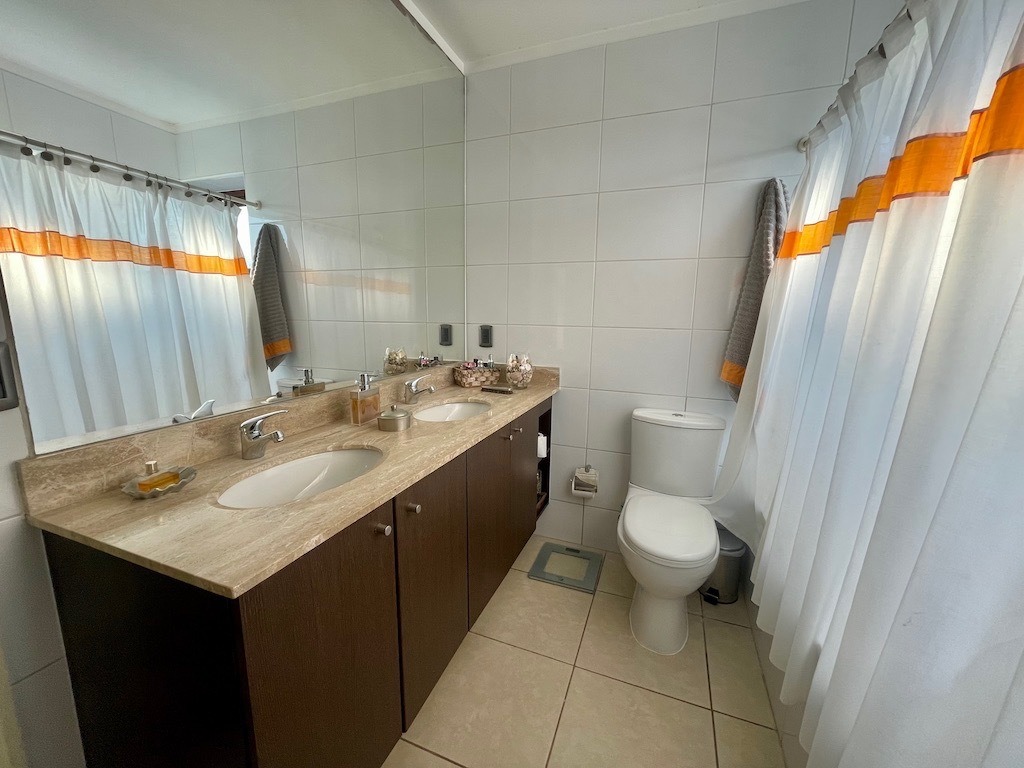Venta Casa O 5D en suite Walk-in cl&oacute;set 5B 2E 2B Chicureo - Colina