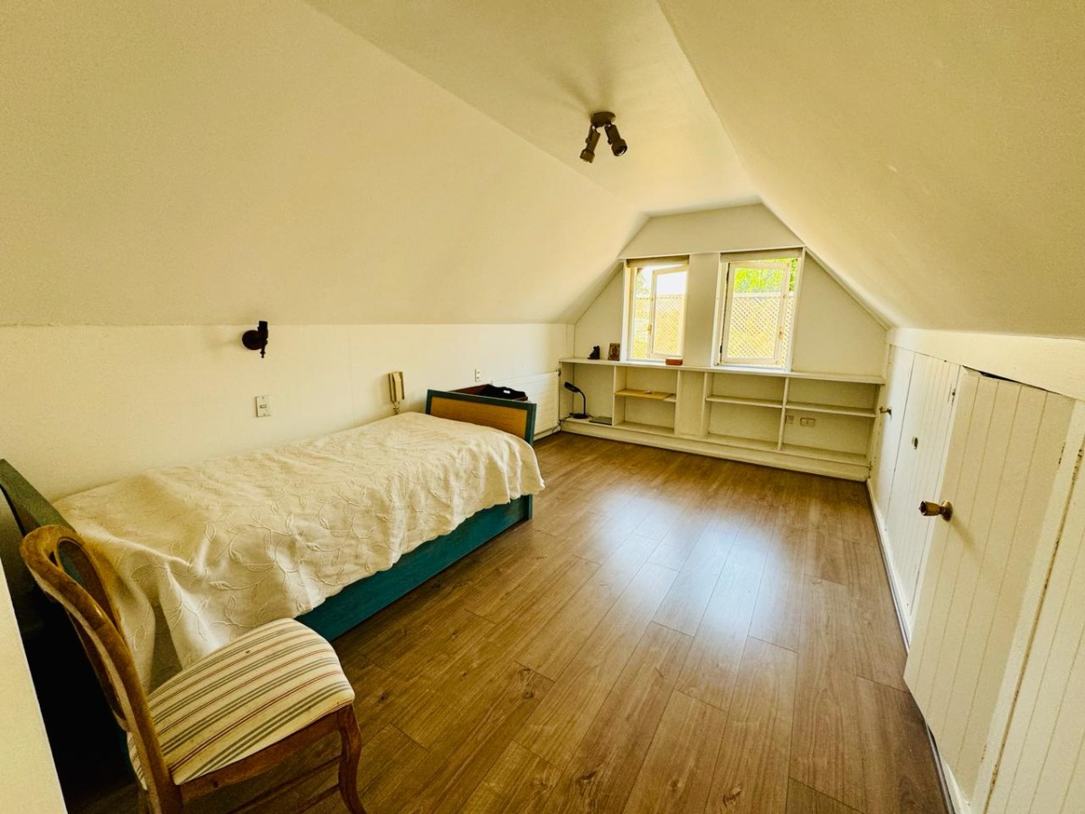 Venta Casa NO 4D Walk-in cl&oacute;set 3B 3E 1B Borde R&iacute;o - Casa Piedra - Vitacura