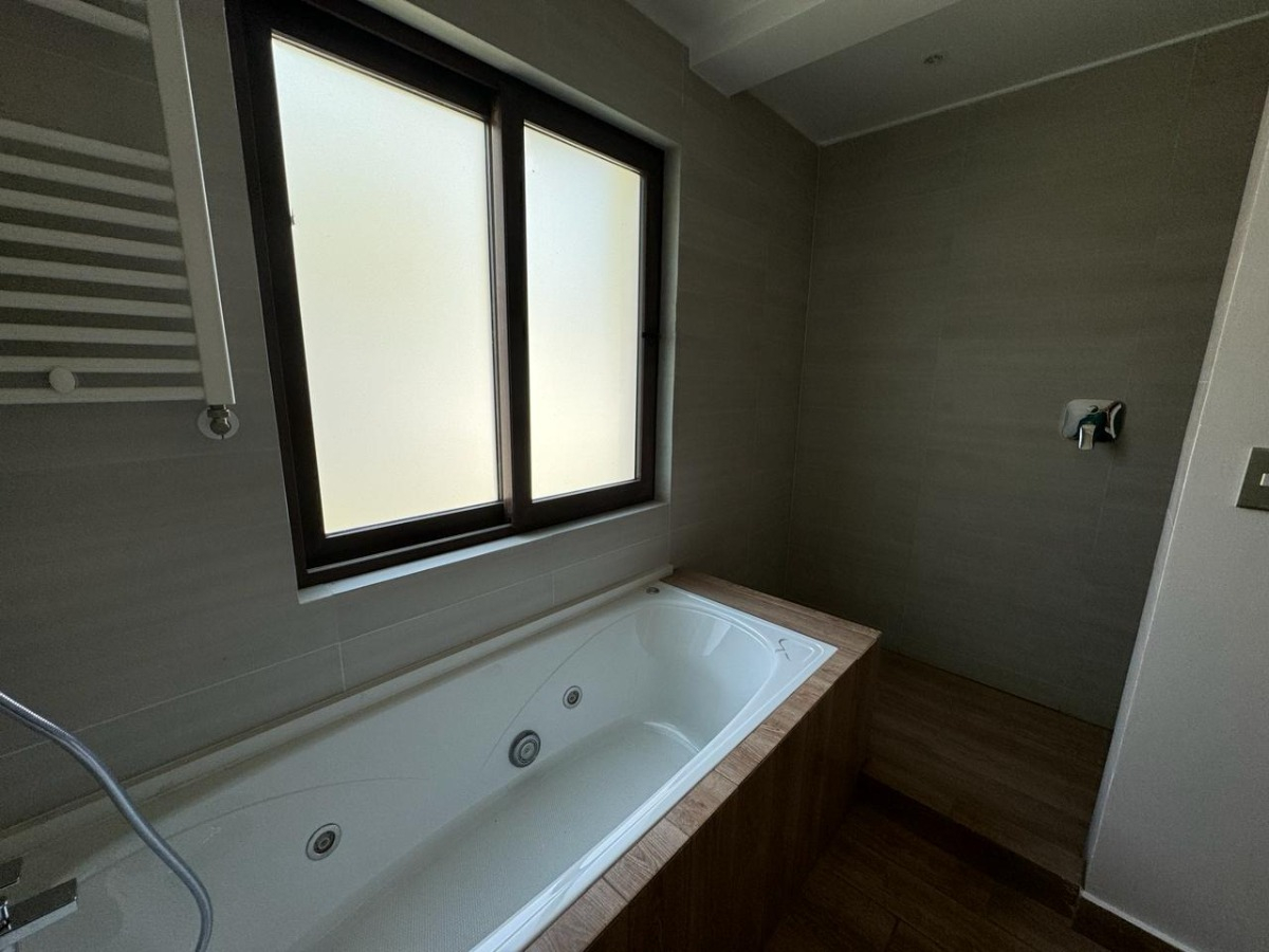 Venta Casa NO 6D Walk-in cl&oacute;set 4B 2E 1B San Carlos de Apoquindo - Las Condes