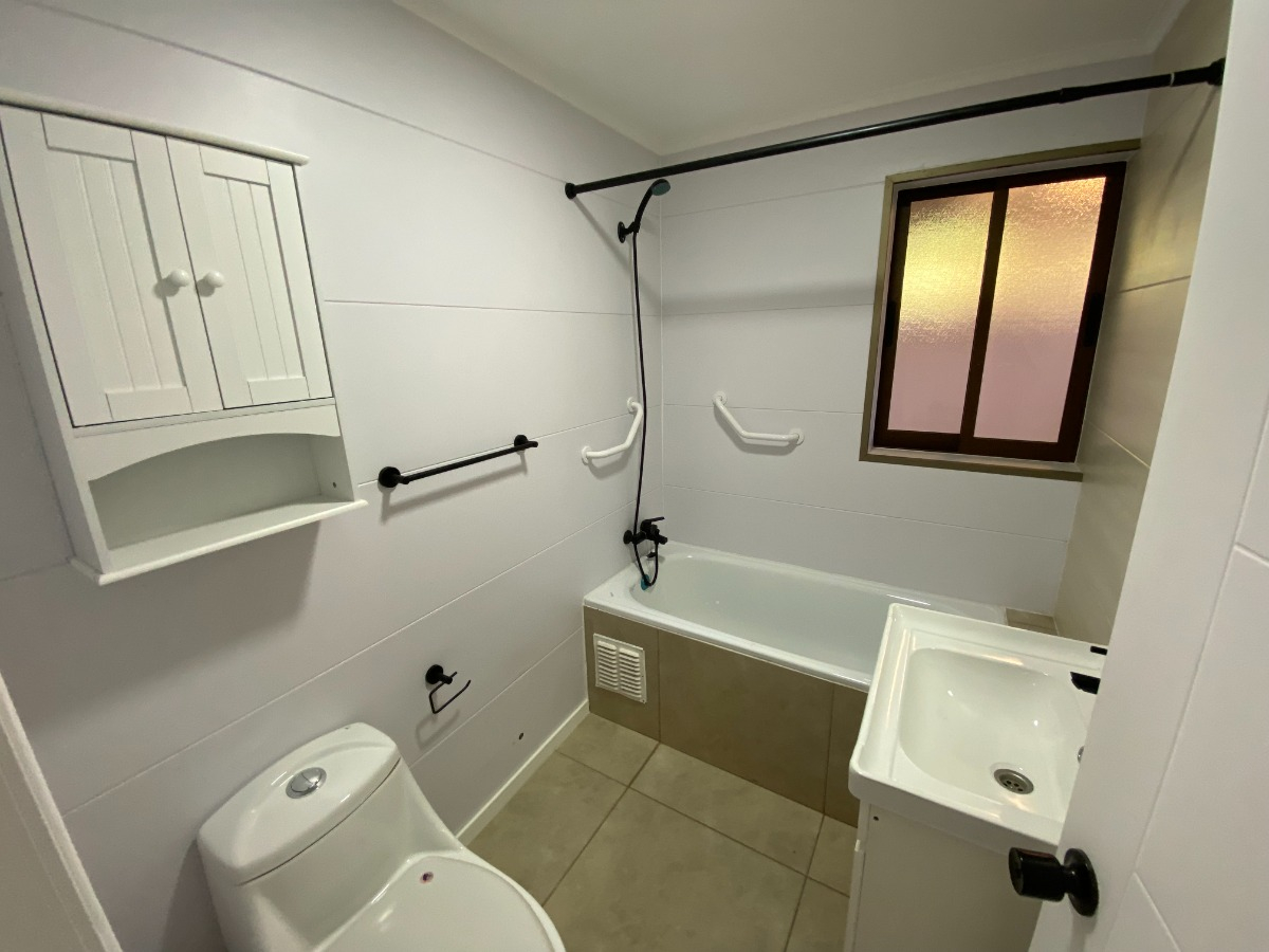 Venta Casa NO 3D 2B 2E 1Bd Carlos Ossand&oacute;n - La Reina