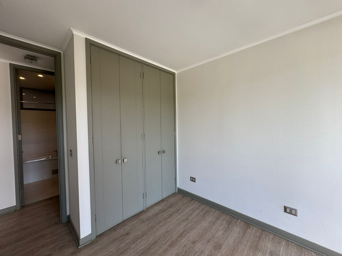 Arriendo Departamento N 2D en suite Walk-in cl&oacute;set 2B 2E 1B Los Dominicos - Las Condes