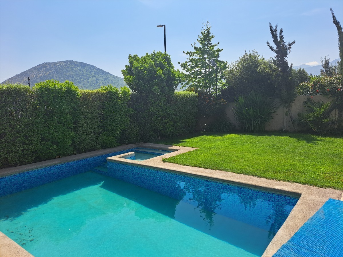 Venta Casa NP 4D en suite Walk-in cl&oacute;set 3B 2E Chicureo - Colina