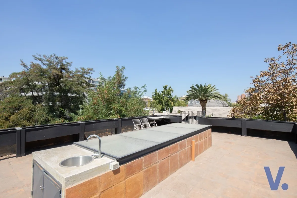 Venta Casa NO 4D WI cl&oacute;set Suite 4B 2E 1Bd Borde R&iacute;o - Casa Piedra - Vitacura