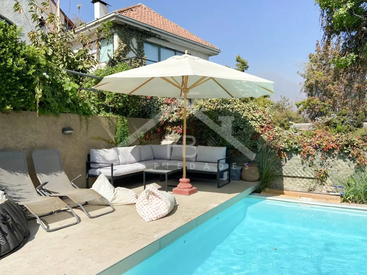 Venta Casa P 5D en suite Walk-in cl&oacute;set 4B 2E 1B Los Dominicos - Las Condes