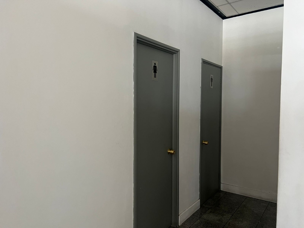 Enea Primera L&iacute;nea, Excelente Vitrina, 4000/292m2