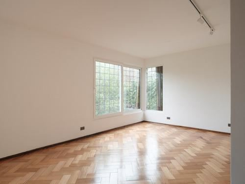 Venta Casa Oriente 1D 2B 2E Barrio El Golf - Las Condes