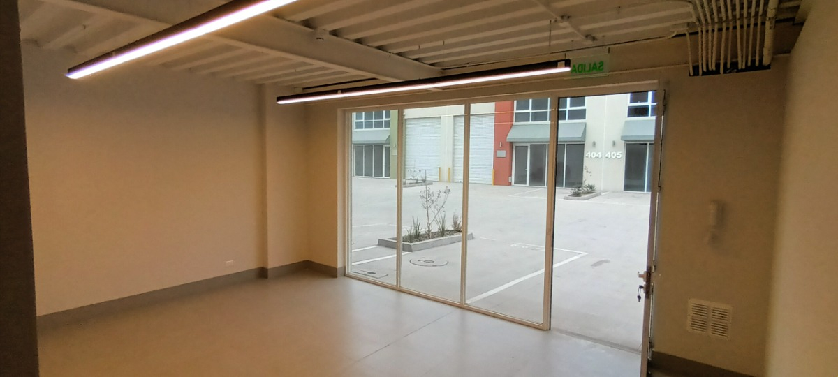 Bodega Comercial Nuevas Y De Gran Altura Para Almacenamiento