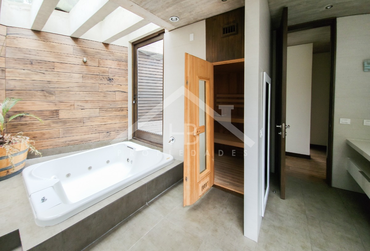 Venta Casa NO 5D en suite Walk-in cl&oacute;set 6B 3E 2B La Dehesa - Lo Barnechea