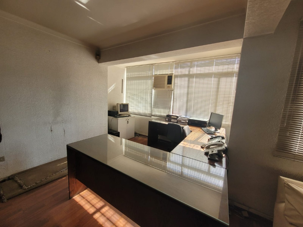 Bodega Industrial Con Edificio De Oficinas De Cuatro Planta.