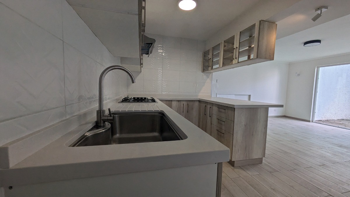 Venta Casa O 3D 2B 1E Los Dominicos - Las Condes