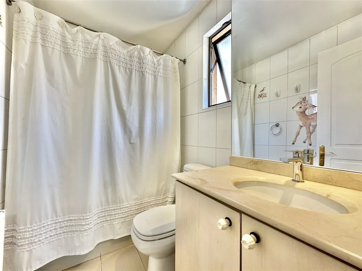 Venta Casa N 5D 4B 2E 1Bd La Dehesa - Lo Barnechea