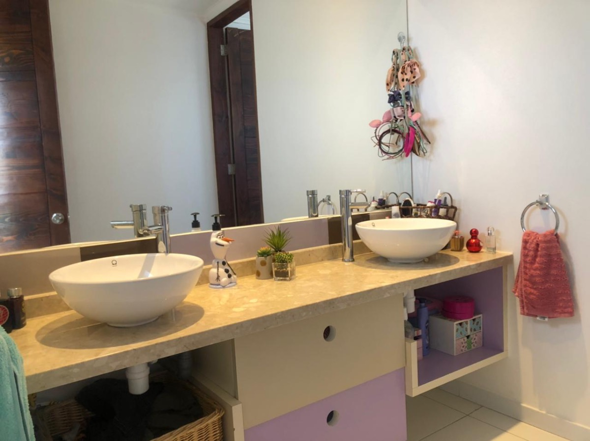 Venta Casa N 5D en suite Walk-in cl&oacute;set 5B 8E 1B Chicureo - Colina