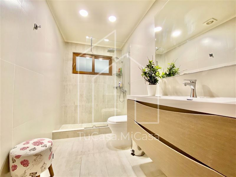 Venta Casa Nor-Oriente 4D en suite Walk-in cl&oacute;set 3B 2E 1B San Carlos de Apoquindo - Las Condes