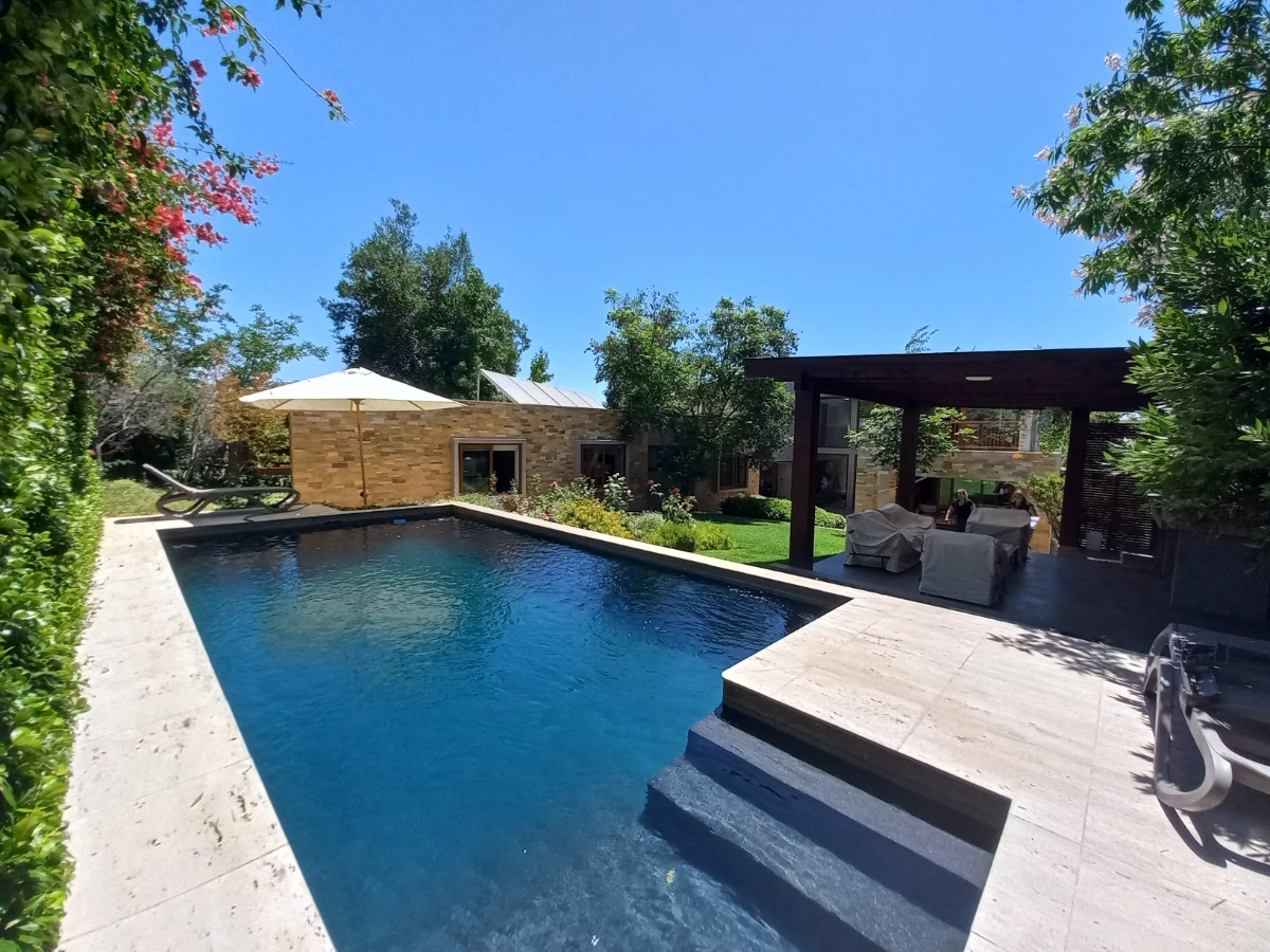 Venta Casa NP 5D en suite Walk-in cl&oacute;set 4B 6E 2B Chicureo - Colina