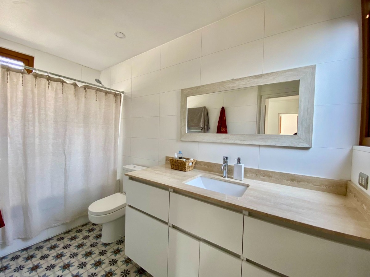 Arriendo Casa NP 4D Walk-in cl&oacute;set 3B 2E  - Vitacura