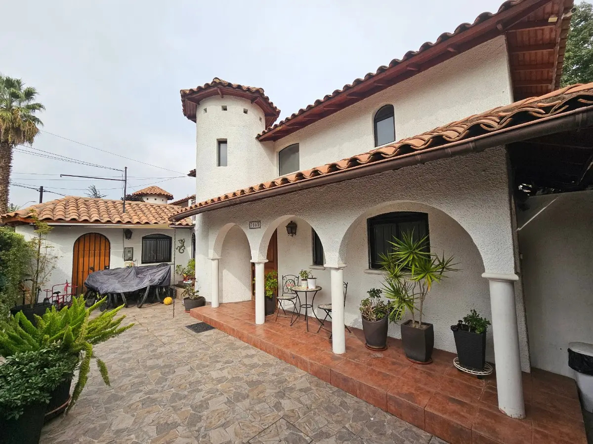 Venta Casa NOSP 4D en suite Walk-in cl&oacute;set 3B 3E 1B Carlos Ossand&oacute;n - La Reina