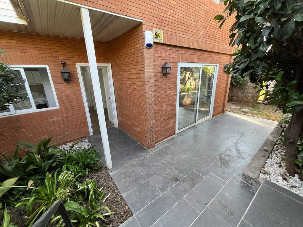 Arriendo Casa 2D Los Dominicos - Las Condes