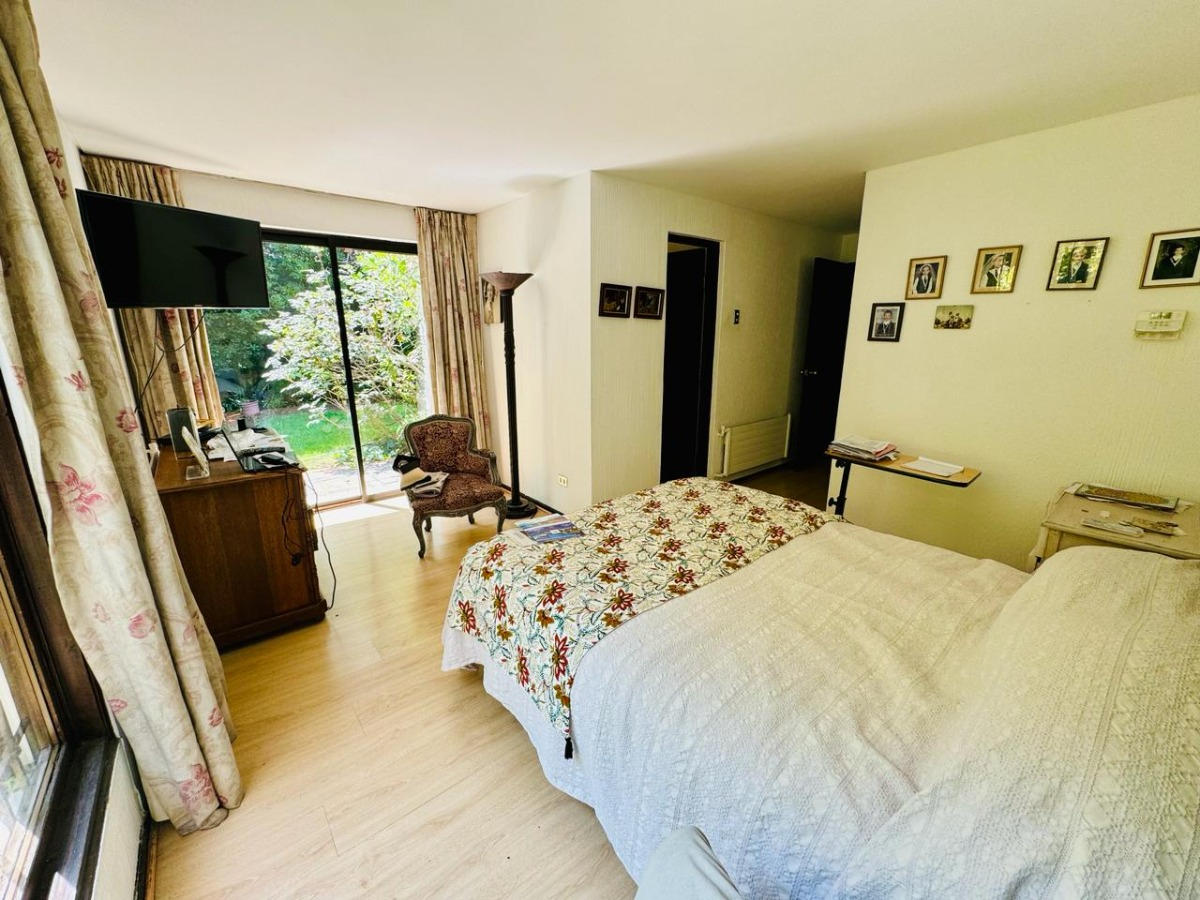 Venta Casa NO 4D Walk-in cl&oacute;set 3B 3E 1B Borde R&iacute;o - Casa Piedra - Vitacura