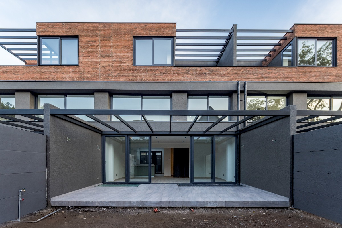 Arriendo Casa NO 6D en suite Walk-in cl&oacute;set 4B 2E 1B Barrio El Golf - Las Condes